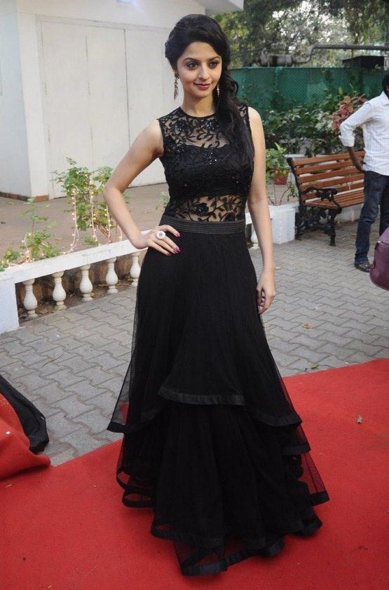 Samantha Akkineni Vs Vedhika Kumar Vs Nayathara Vs Keerthy Suresh: Who pulled off the black gown better? - 0