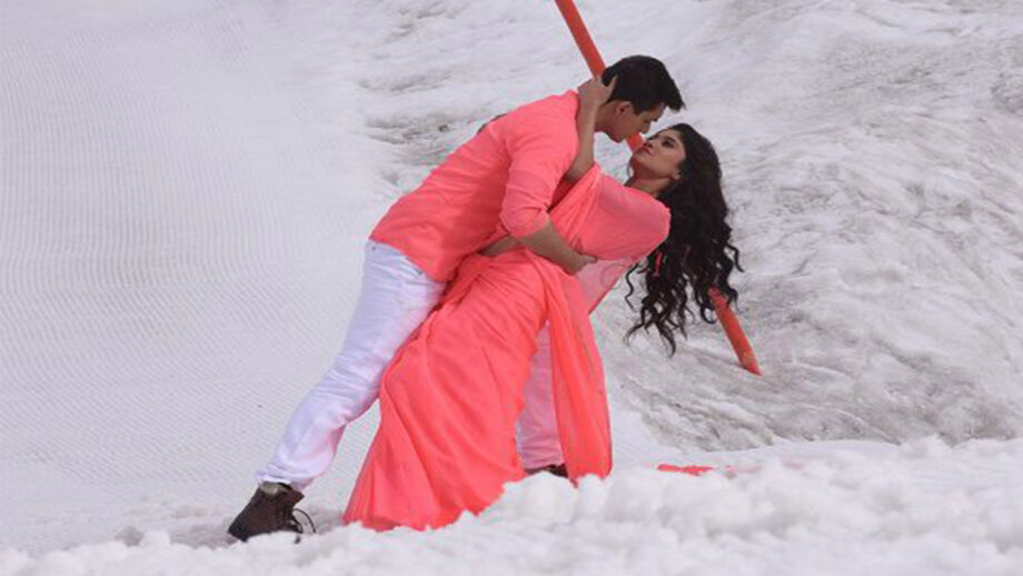 Shivangi Joshi and Mohsin Khan TWINNING in same colors 9