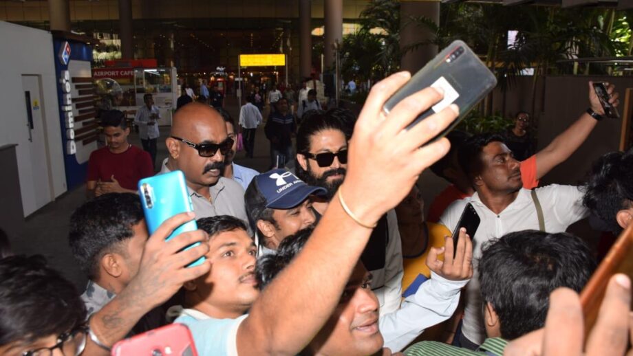 WOW: KGF superstar Yash gets hounded by fans for selfies at Mumbai Airport. 1