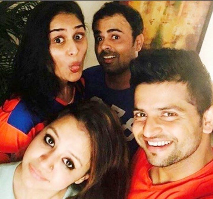 Adorable Friendship Goals of Gorgeous Ladies Mrs. Dhoni And Mrs. Raina - 1