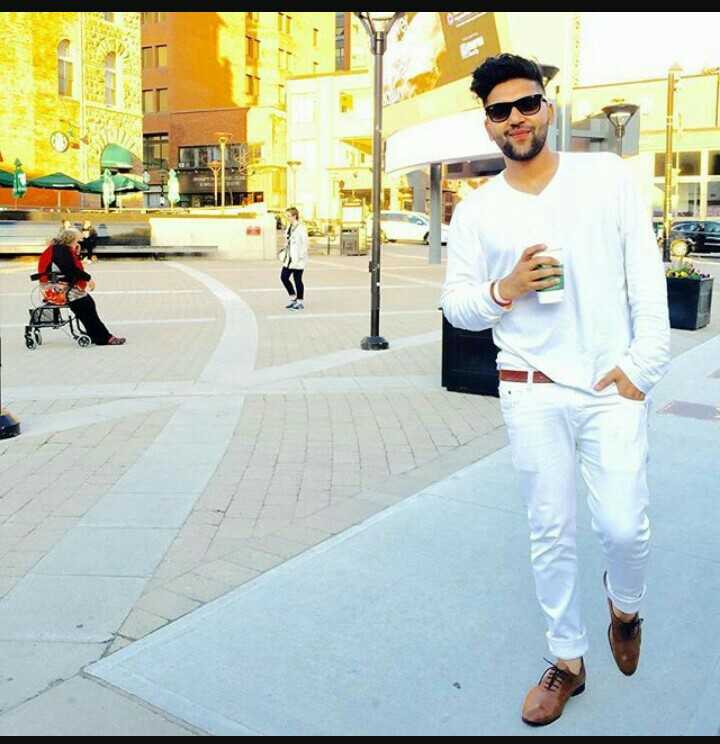 Guru Randhawa is a true fashionista, and his latest Instagram pictures are proof! 4