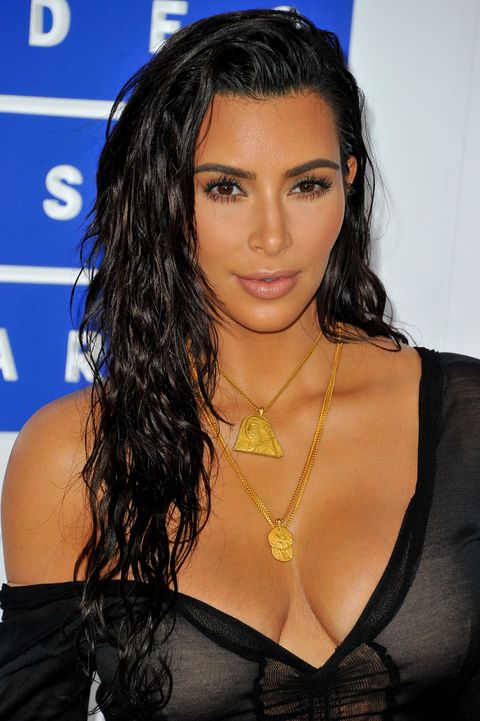 Kim Kardashian's Gorgeous Necklace Collection Is The Latest Fashion Goal - 4