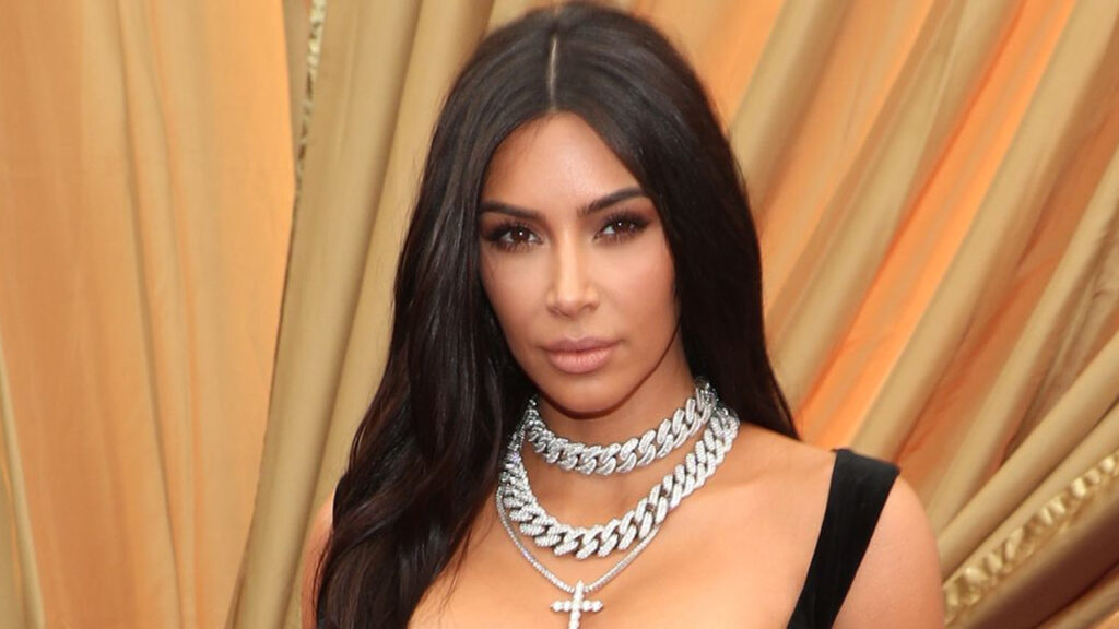 Kim Kardashian's Gorgeous Necklace Collection Is The Latest Fashion Goal 4
