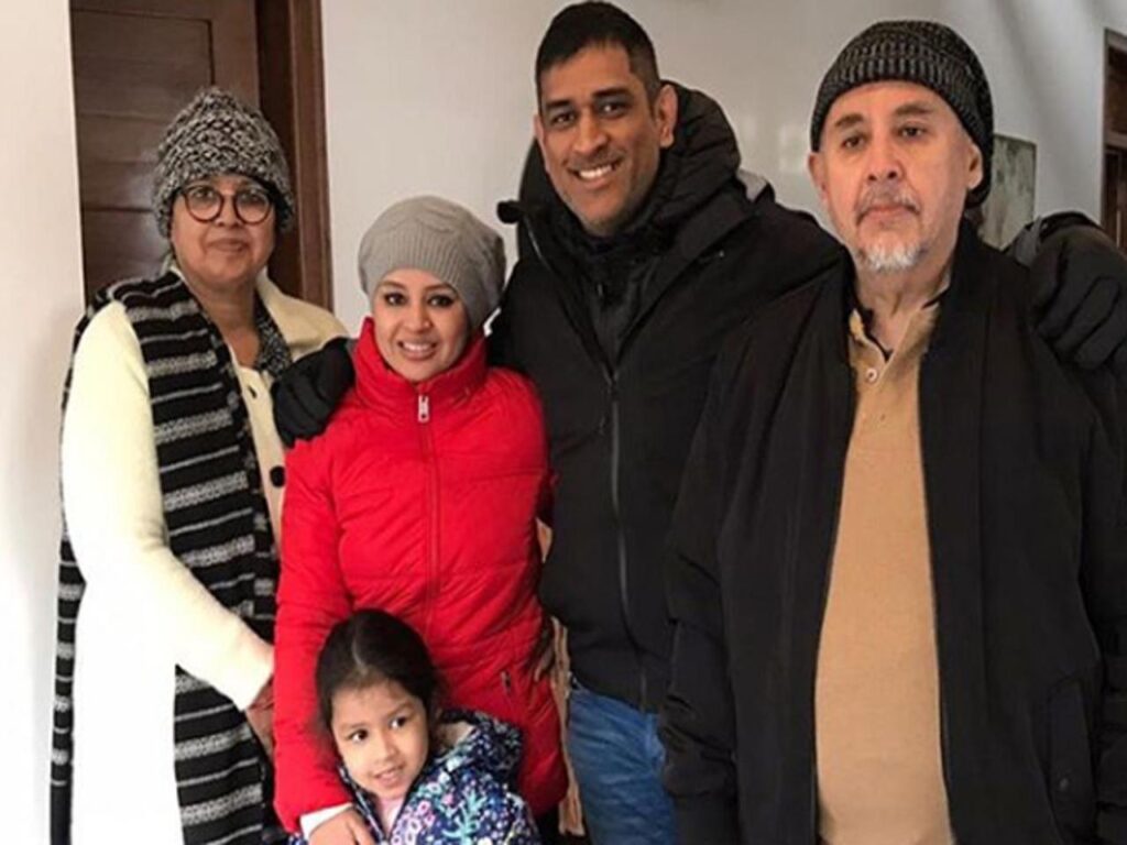 Pictures That Prove Mahendra Singh Dhoni Is The Perfect Family Man - 2