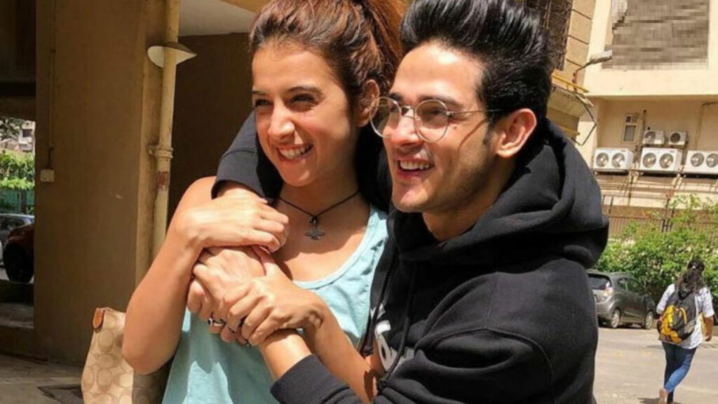 Priyank Sharma and Benafsha Soonawalla are in LOVE and it's official now