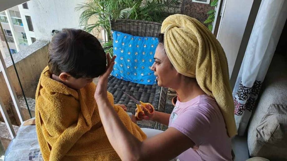 Shweta Tiwari turns hairstylist