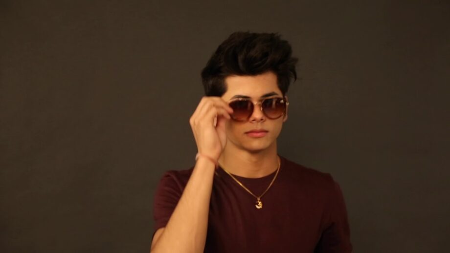 Siddharth Nigam's Sunglasses Is A Quintessential Style Statement!