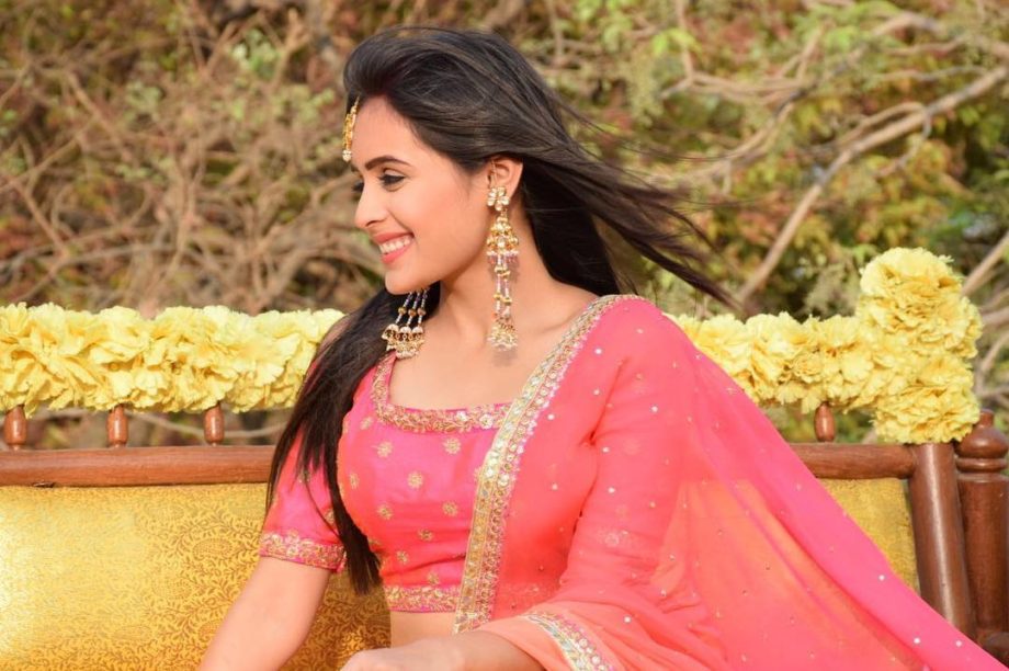 Surbhi Chandna And Rhea Sharma Buzzing With Stunning Traditional Look, Check Out! 838169