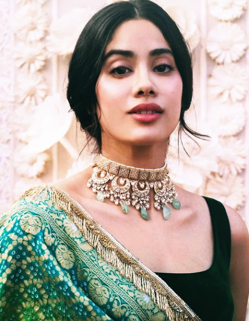 Discover Different Diamond Jewellery Ideas From Kareena Kapoor Khan, Janhvi Kapoor To, Priyanka Chopra - 2