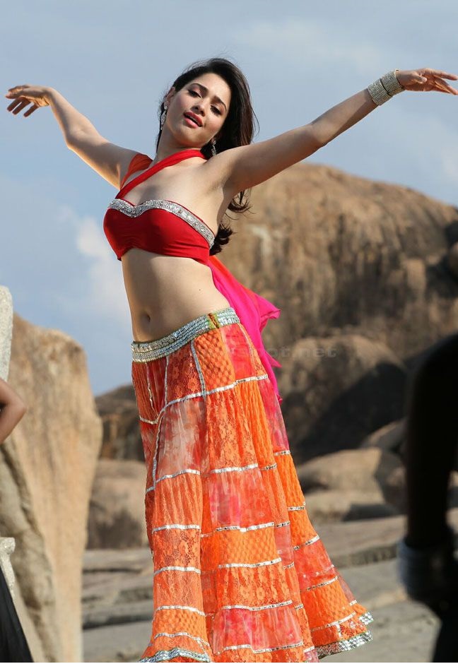 Take a look at hot and sexy pictures of Tamannaah Bhatia and Samantha Akkin...