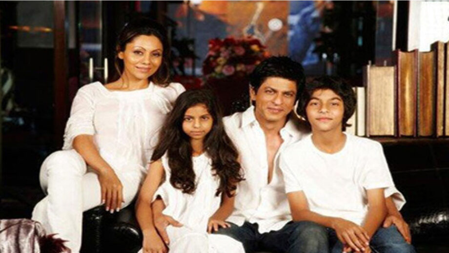 This beautiful throwback photo of Shah Rukh Khan with his wife and family is doing the rounds on the Internet 2