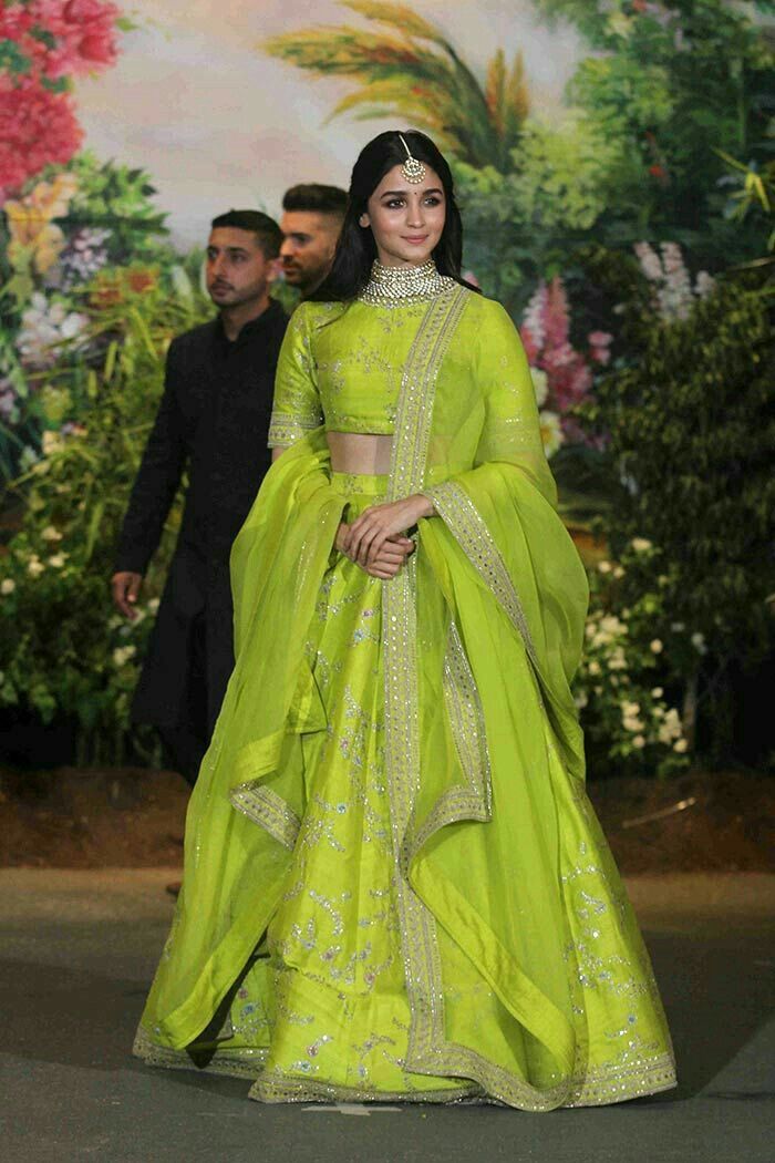 Explore Alia Bhatt, Sara Ali Khan And Kiara Advani’s Trendy Designer Lehenga Blouse Designs For All The Modern Brides Out There! 1