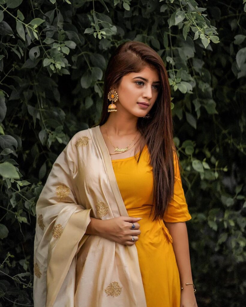 Check Out and Recreate Arishfa Khan’s Look! - 1
