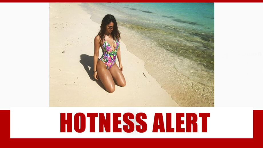 Hotness Alert!! Disha Patani in floral bikini