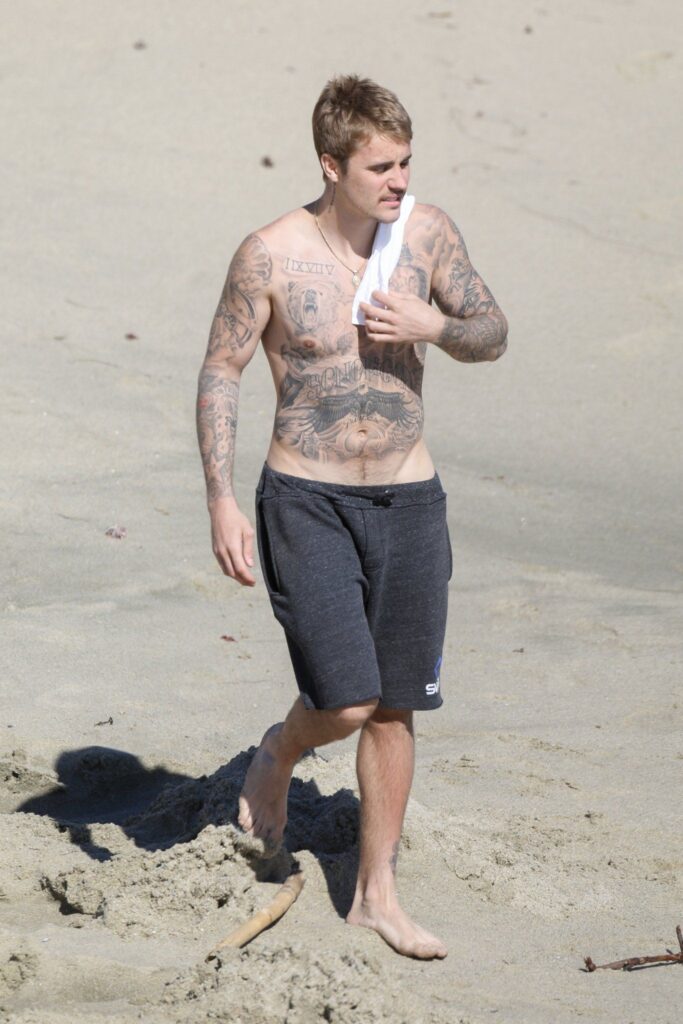 How To Style On A Beach? Take Tips From Justin Bieber - 0