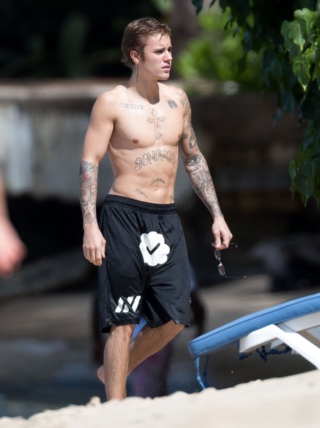How To Style On A Beach? Take Tips From Justin Bieber - 3