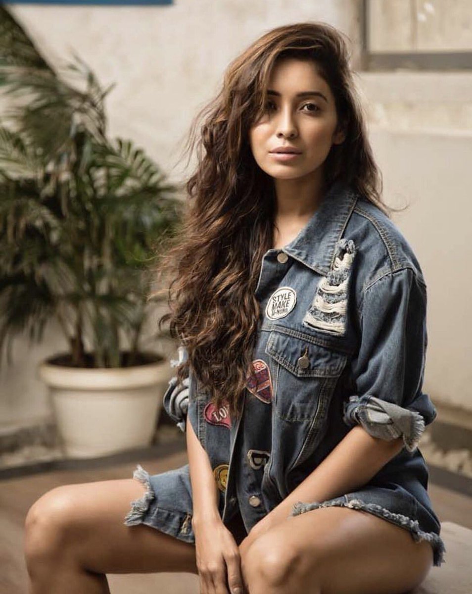 I was very shy during my first on-screen kiss: Asha Negi 2