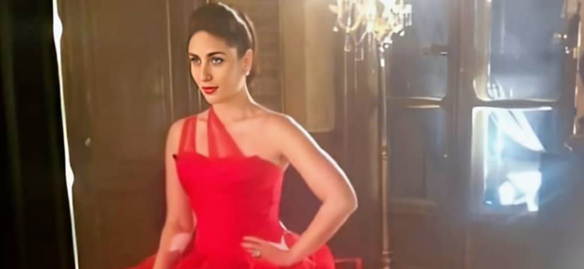 IN PHOTO: Kareena Kapoor Khan is a 'Divine Beauty' in red colour