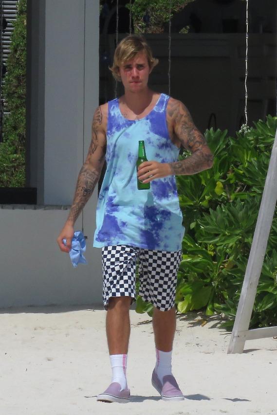 Justin Bieber's Throwback Pictures Remind Us Of A Perfect Summer Vacay! - 2