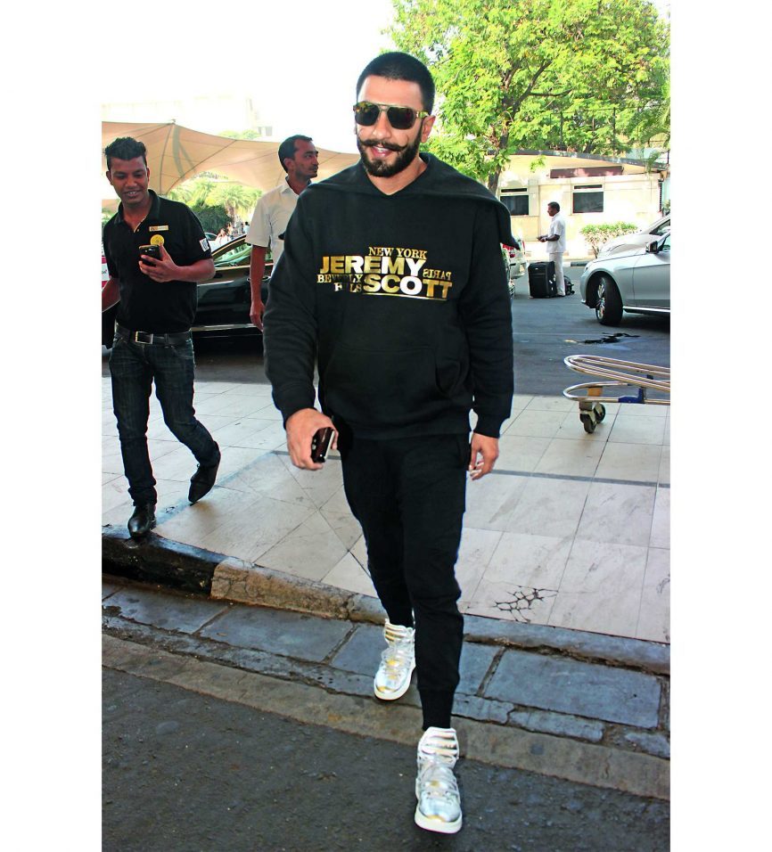 HOT and BOLD: Ranveer Singh's Unique Fashion Sense And Hot Looks - 2