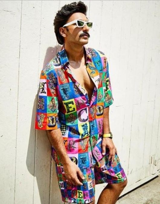HOT and BOLD: Ranveer Singh's Unique Fashion Sense And Hot Looks - 4