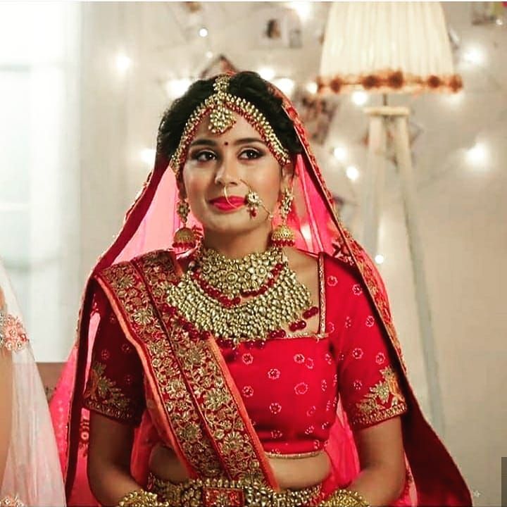 Rhea Sharma Or Surbhi Chandna: Who Looks Stunning In Bridal Avatar? 1
