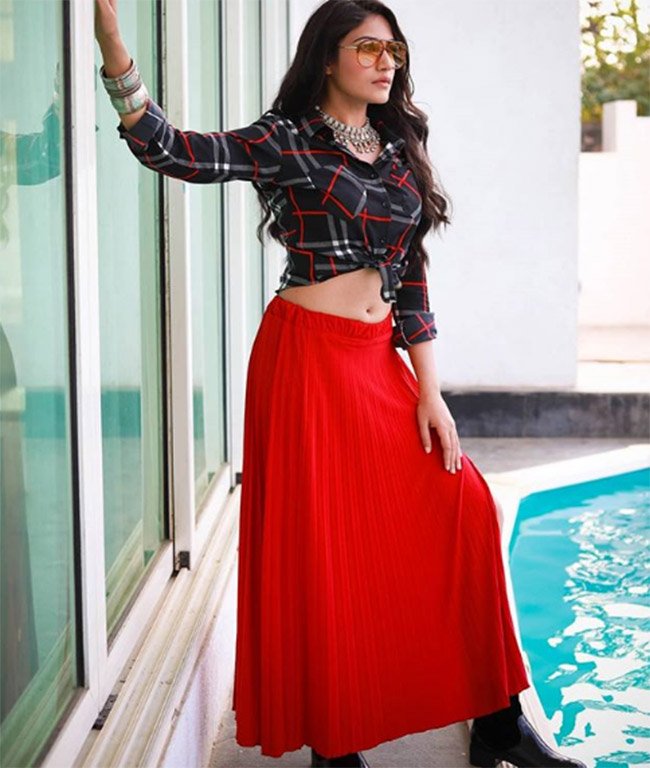 Surbhi Chandna VS Surbhi Jyoti: Who Looks Simply Gorgeous In Western Outfit? 1