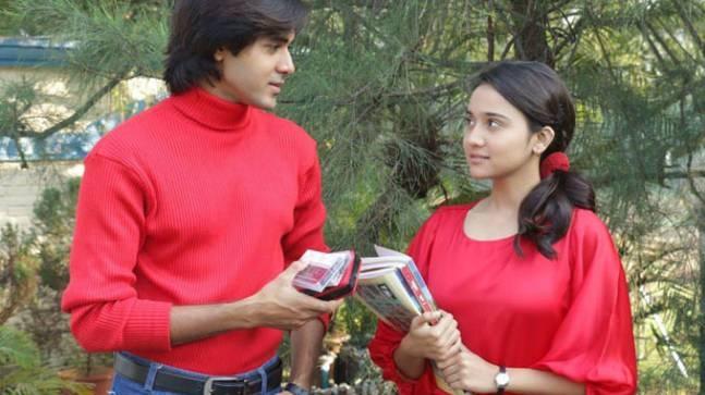 Take Tips From Randeep Rai And Ashi Singh For 90's Outfit Collections! 6