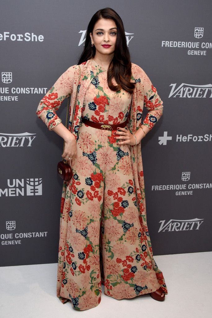 Aishwarya Rai Bachchan in Classy Sassy Floral Designs: Which Style You Think Suits Her Better? - 3