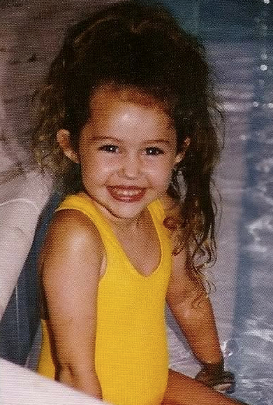 Ariana Grande, Miley Cyrus, Selena Gomez: UNSEEN Childhood Pictures Of These Hollywood Actresses - 3