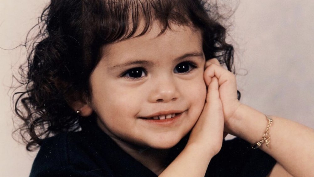 Ariana Grande, Miley Cyrus, Selena Gomez: UNSEEN Childhood Pictures Of These Hollywood Actresses - 0