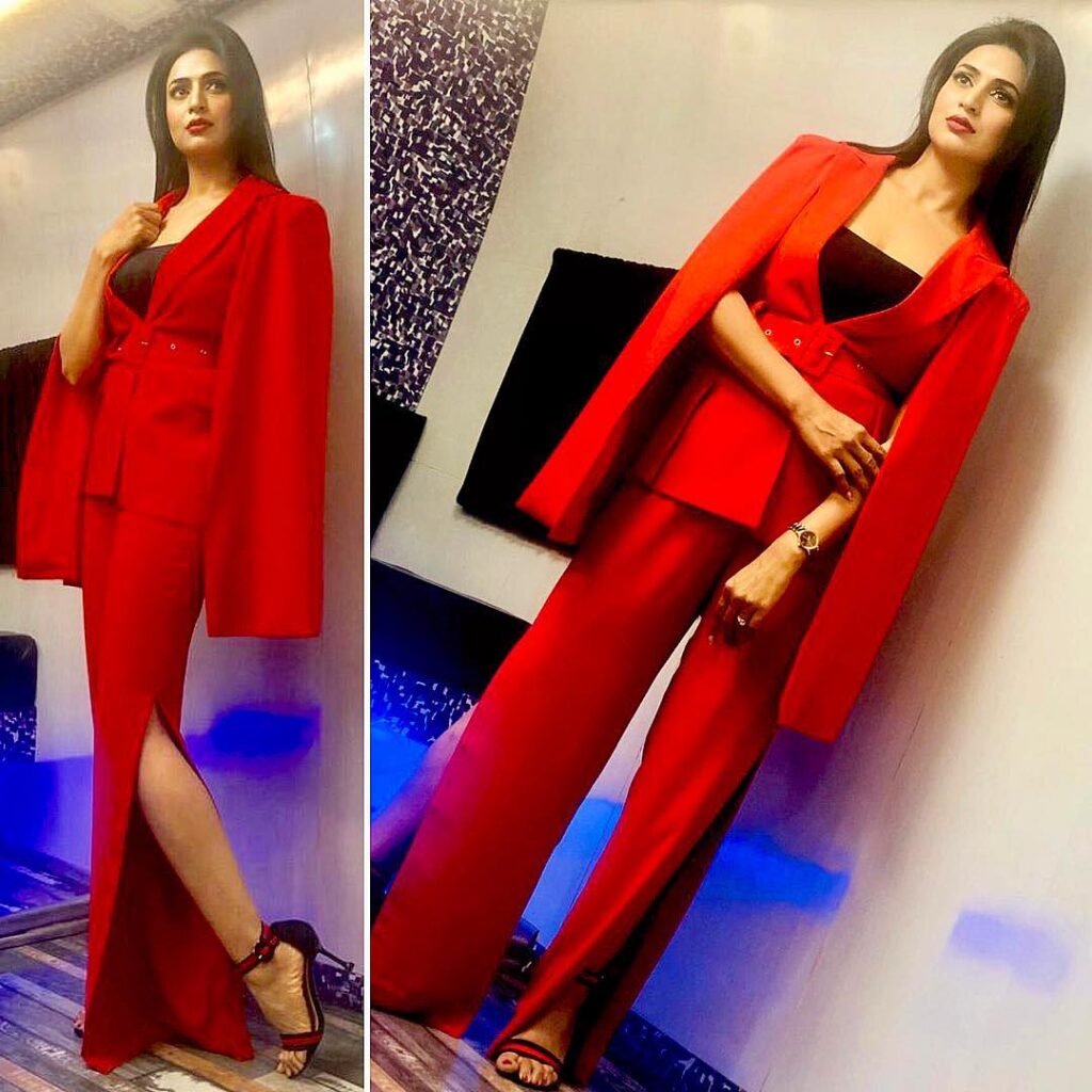 Divyanka Tripathi's Formal Outfits Are Perfect Styling Tips For Online Interview - 4