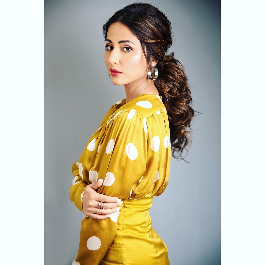 Hina Khan, Erica Fernandes And Shivangi Joshi Look Effortlessly Charming In Yellow Outfits 1