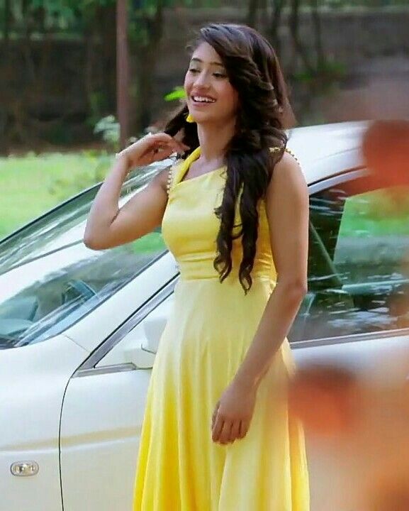 Hina Khan, Erica Fernandes And Shivangi Joshi Look Effortlessly Charming In Yellow Outfits 3
