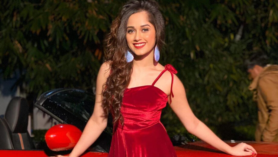 Jannat Zubair's fashionable all-red outfit makes heads turn!