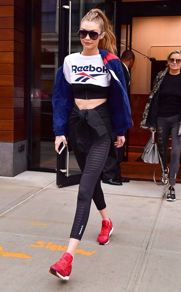 Hailey Baldwin To Gigi Hadid: Hollywood Hotties Proving Crop Tops With Long Sleeves Is Turning Your Head For - 8