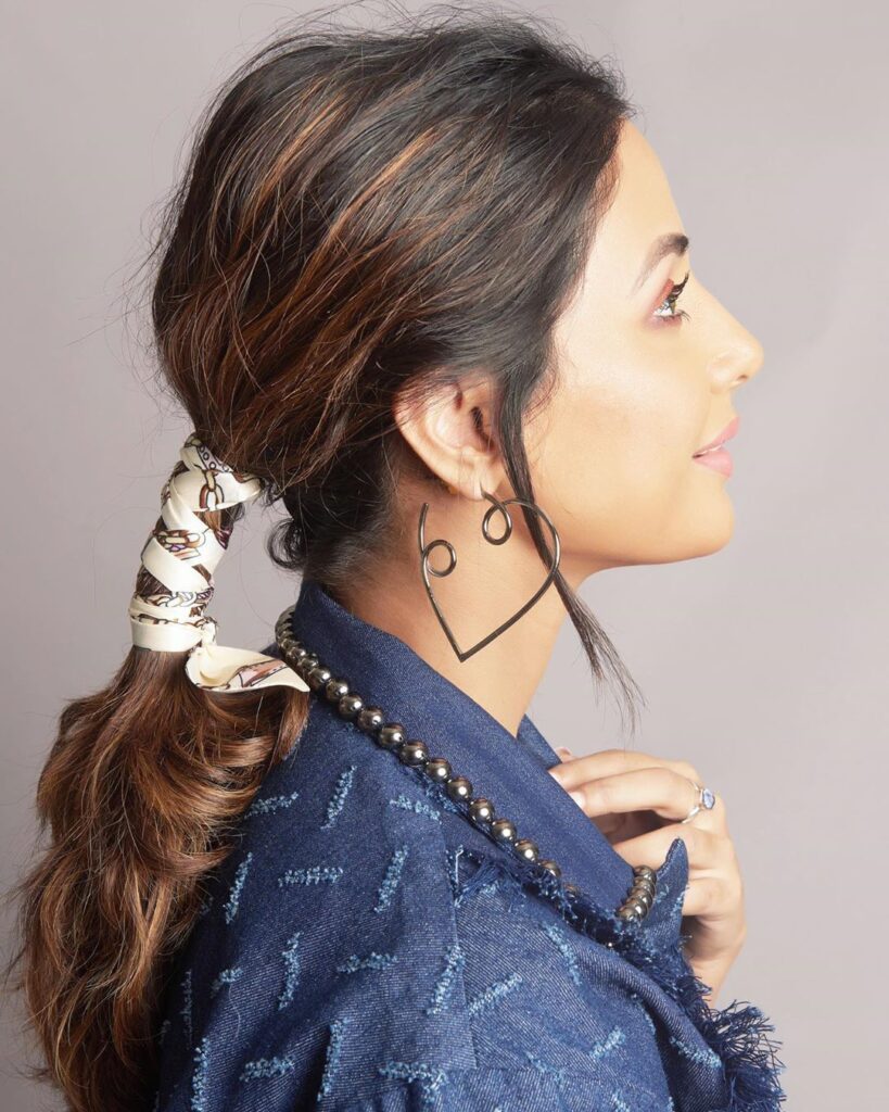 Love to wear accessories? Keep it simple like Hina Khan - 1