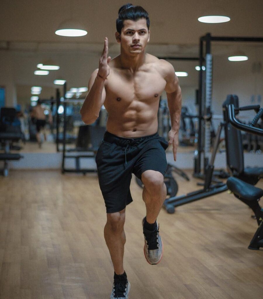 Siddharth Nigam Shows Off Ripped Body in Gym Wear, Check Pics - 2