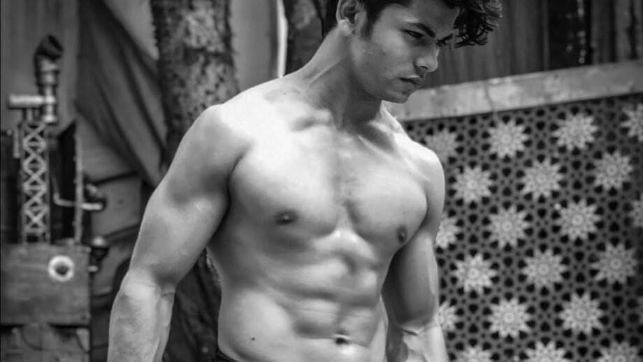 Siddharth Nigam Shows Off Ripped Body in Gym Wear, Check Pics