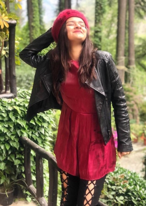 Steal the style: Look cool in hats like Avneet Kaur - 3