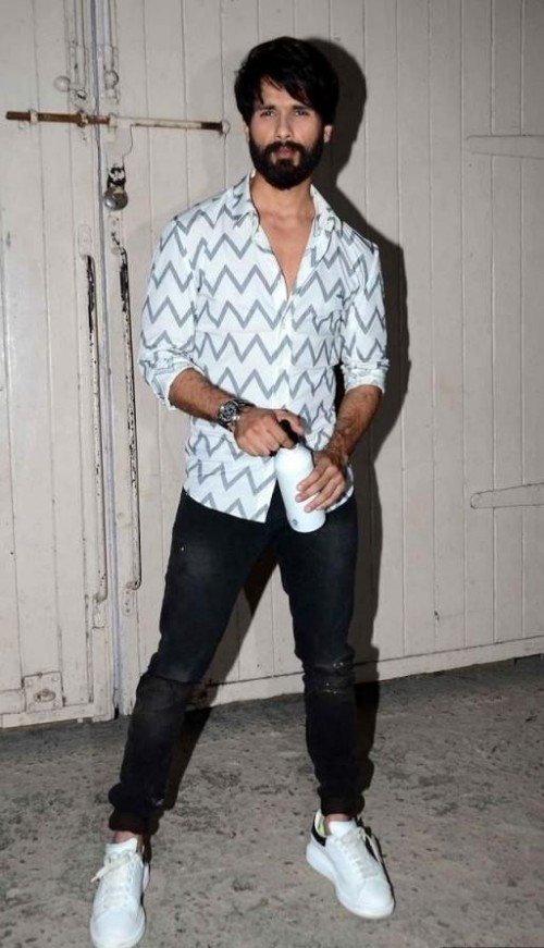 Take Cues From Ranveer Singh, Vicky Kaushal And Shahid Kapoor to style your printed outfits - 0