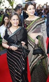 #Throwback Jaya Bachchan and Aishwarya Rai Bachchan's SMILING Moment - 2