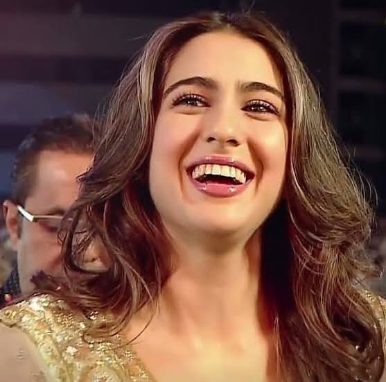 Ananya Panday Vs Janhvi Kapoor Vs Sara Ali Khan: Best smiling photos to charm your heart 1
