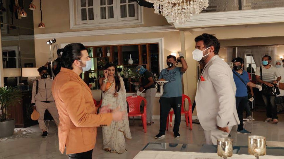 Check Out! Latest Photos From The Set Of Kumkum Bhagya 4