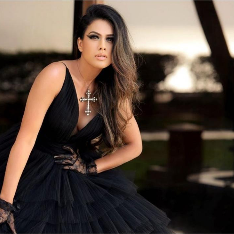 Have You Checked Nia Sharma's Different Style To Match Eyeliner With Outfits? - 2