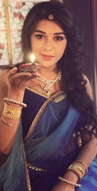 Check Out The Saree Looks Of Shivangi Joshi, Krystle D'Souza And Eisha Singh 9