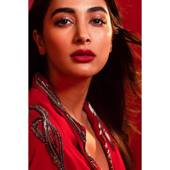 Ileana D'Cruz Vs Tamannaah Bhatia Vs Pooja Hegde: Stunning in red lipstick