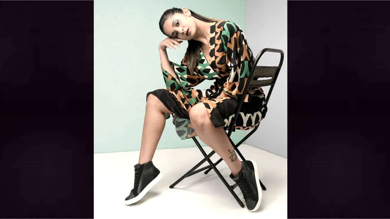 Jennifer Winget, Hina Khan, Nia Sharma: 6 Different Ways To Style Women's Fashion Sneakers 1