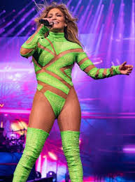 Selena Gomez Vs Lady Gaga Vs Jennifer Lopez: Attractive On-Stage Dress Worn By The Dazzling Diva - 6