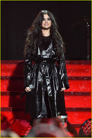 Selena Gomez Vs Lady Gaga Vs Jennifer Lopez: Attractive On-Stage Dress Worn By The Dazzling Diva - 2